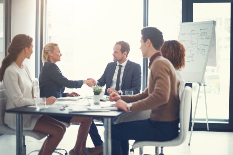 Negocjacje cenowe w B2B – jak bronić marży i nie tracić klienta?